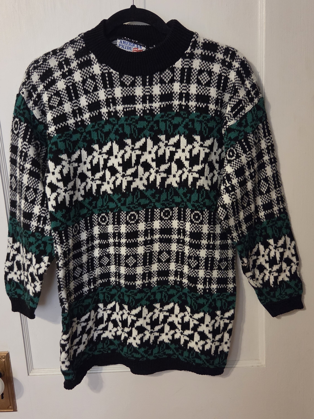 Vintage Women’s Black, White & Green Patterned Sweater